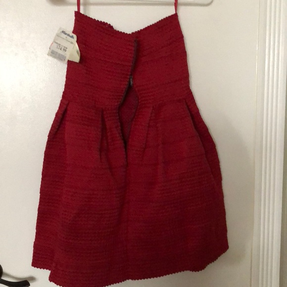 Strapless deep red dress - Picture 2 of 3